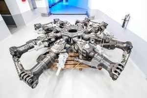 Main rotor hub