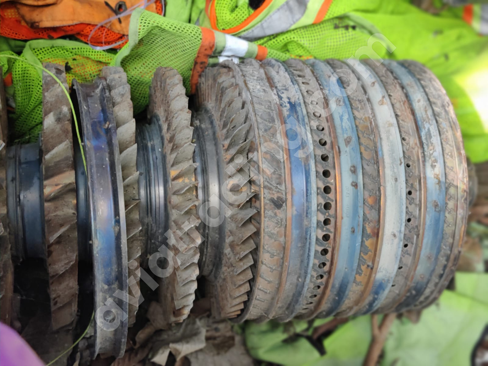 Helicopter compressor blades