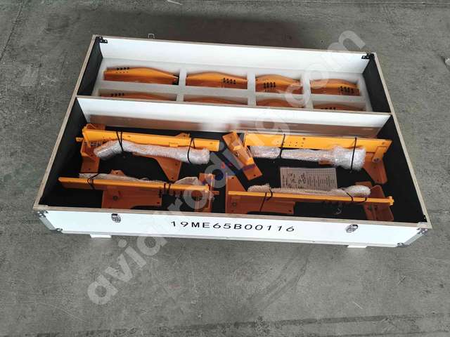 Kit-handling outboard t.e. flap