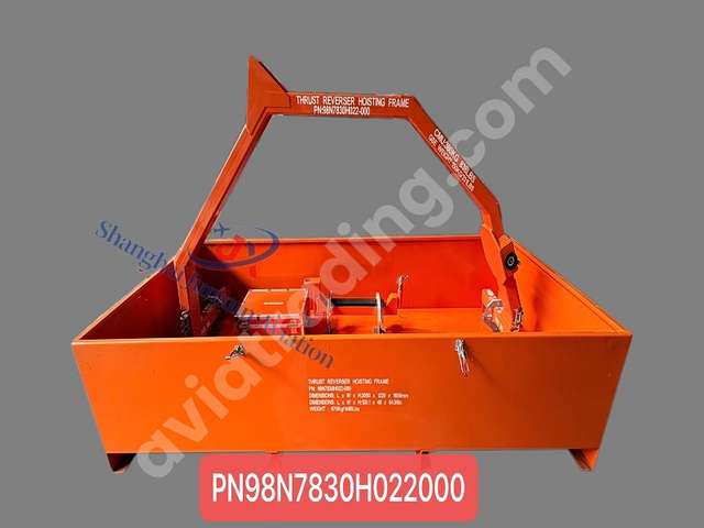 Thrust reverser hoisting frame