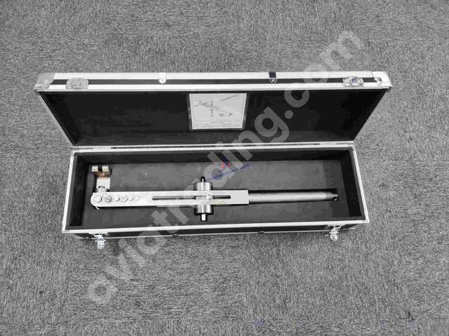 Manhole bolt removal tool assy
