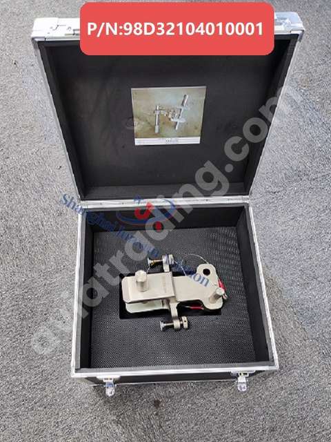 Interface brkt assy