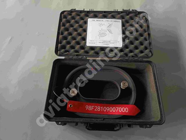HANDHOLE PROTECTOR