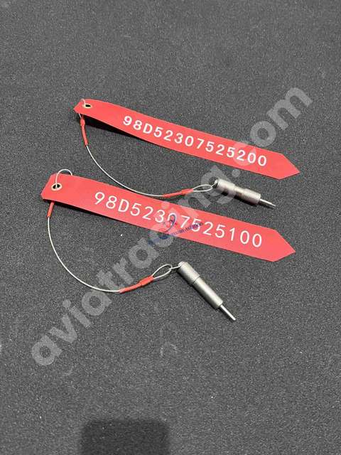 Tool set-ajustment dead centre locking mechanism cargo door