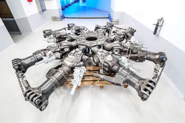 Main rotor hub