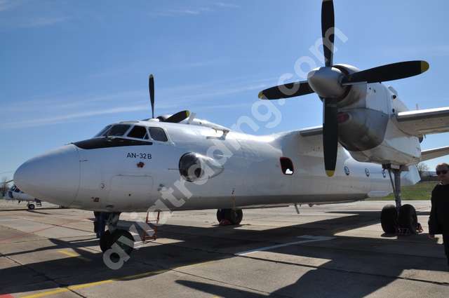 AN-32B  (АН-32Б)