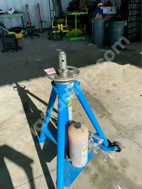P/N: 01-1270-0010 Tronair Jack