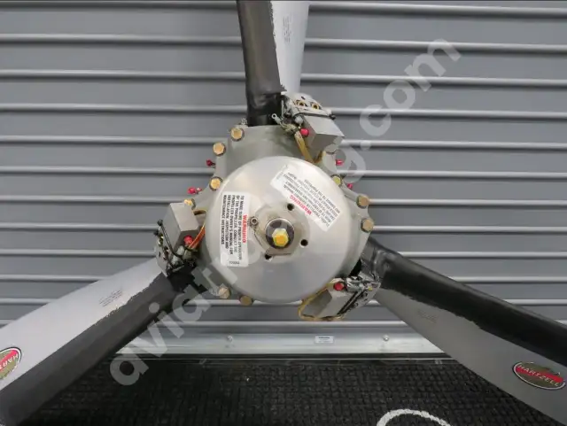 Hartzell 3 Blade Propeller Assembly RH PHC-C3YF-2UF